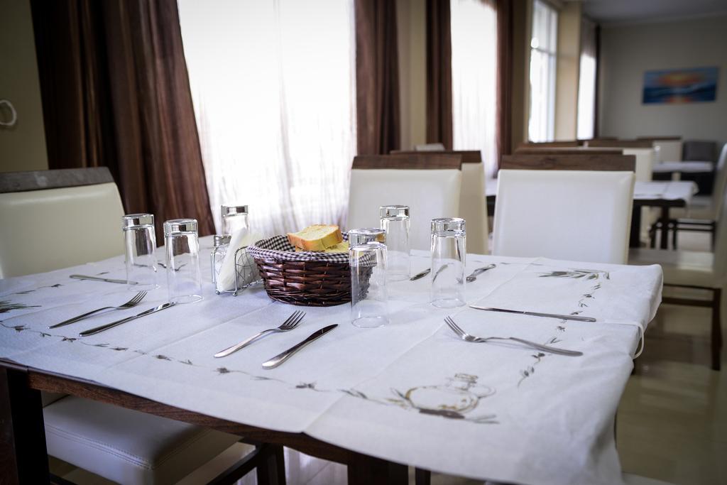 Crown Hotel Nea Skioni Esterno foto
