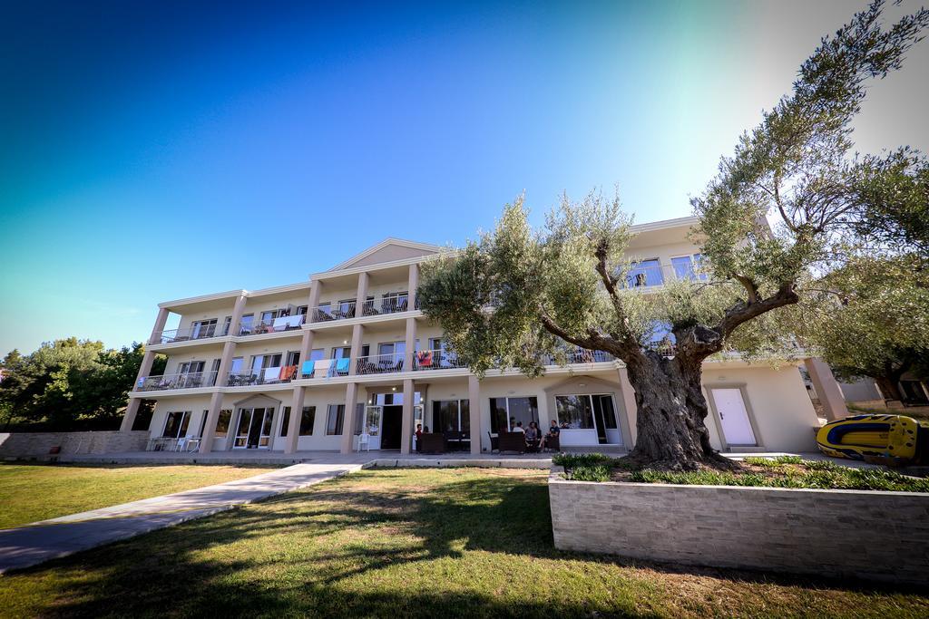 Crown Hotel Nea Skioni Esterno foto
